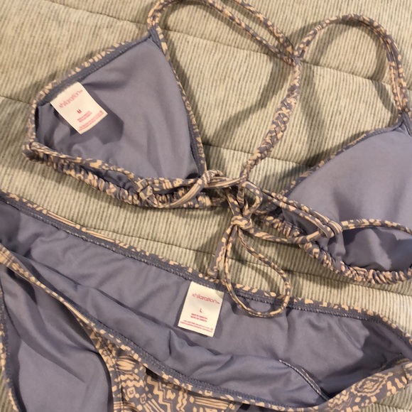 Bikini - Picture 2 of 2